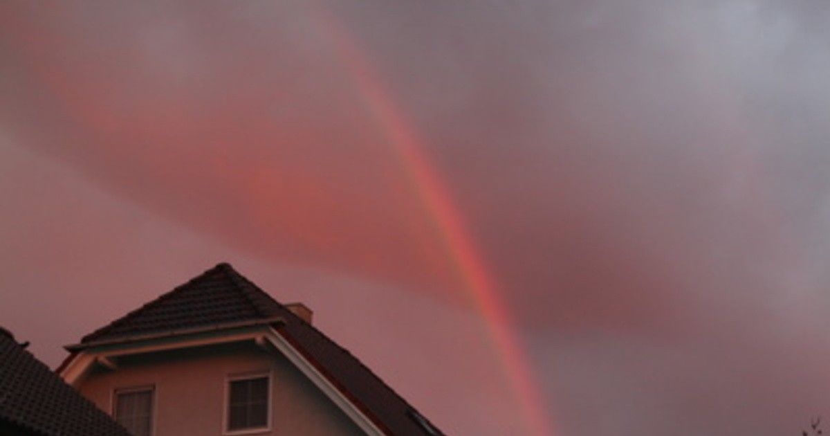 Seltenes Naturphänomen: Roter Regenbogen in Finnland ...